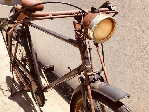 シンプルでクラシックな昭和初期の運搬車