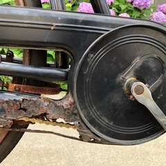 シンプルでクラシックな昭和初期の運搬車の画像