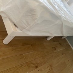 【コンセント・棚付き】ベッドフレームとマットレスの画像