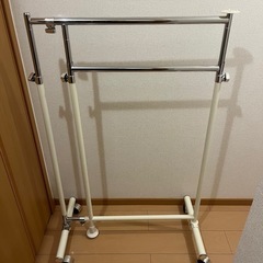 ハンガーラックの画像
