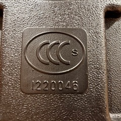 【取引中】ジュニアシート ベージュと黒のコンビネーションの画像