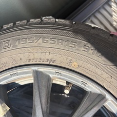 【スタッドレスタイヤ4本ホイール付き】　プリウス　グッドイヤー　の画像