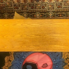 木目テーブルの画像