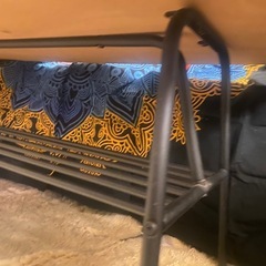 木目テーブルの画像