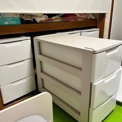 キャビネット　洋服収納してましたの画像