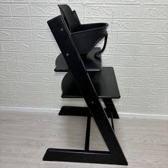 500円お値下げしました‼️　［美品✨］  六角レンチで簡単調整✨  ストッケ  トリップトラップ ベビーセットとテーブル付　 6ヶ月から〜大人まで🎁ベビー用品100点以上在庫あり！の画像