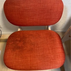 【ニトリ製】ダイニングテーブル＆赤い
チェアセット（使用2年・直接受け渡し）の画像