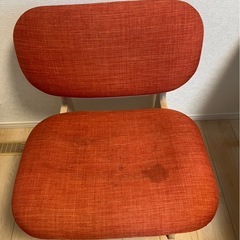 【ニトリ製】ダイニングテーブル＆赤い
チェアセット（使用2年・直接受け渡し）の画像