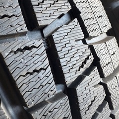 イボ付き❗️205/55/16冬ダンロップの画像