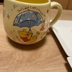 お皿とコップのセットの画像