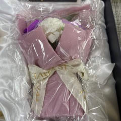 カップ、ソーサーとソープフラワーのセット 新品未使用品の画像