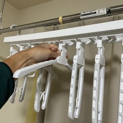 ニトリの8連ハンガー　ワンタッチ取り込みスライドアームの画像