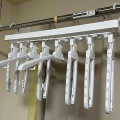 ニトリの8連ハンガー　ワンタッチ取り込みスライドアームの画像
