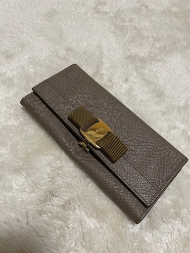 2月10日まで　フェラガモ　財布