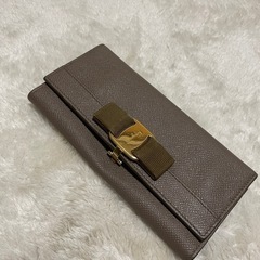 フェラガモ　財布の画像