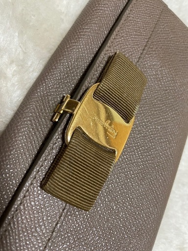 2月10日まで　フェラガモ　財布