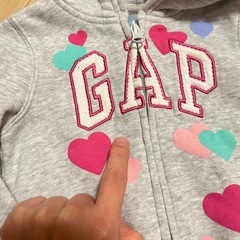 baby Gap✨レアデザイン✨ハート柄✨フリースパーカー✨フード付き✨の画像
