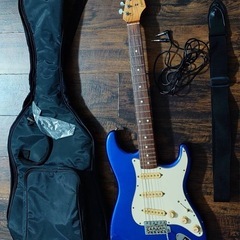 フェルナンデス エレキギター ストラトキャスタータイプ 青の画像