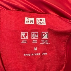 UNIQLO 赤ダウンジャケットの画像