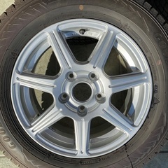 ★15インチ★195/65r15 国産スタッドレス　2022年製　114.3 5h 15インチの画像