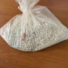 観葉植物用・カラー石・おしゃれ石・白玉砂利・バケツ一杯分くらい♪の画像