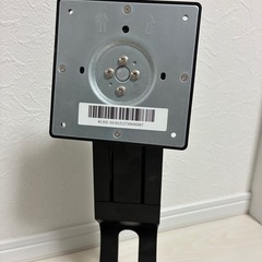 GigaCrystal製ゲーミングモニター台の画像