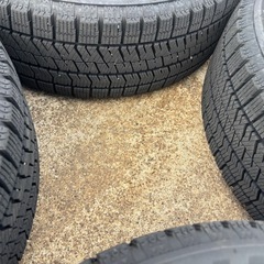 ミニバン・SUV系 205/60R16スタッドレスタイヤ アルミ付き4本セットの画像