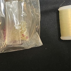 ビーズと糸の画像