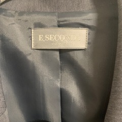 E.Secondsのグレーのジャケットです。の画像