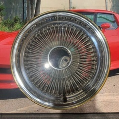 デイトンワイヤーホイールガラステーブルの画像