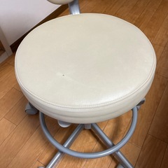 キャスター付きチェアー2脚上下可動の画像