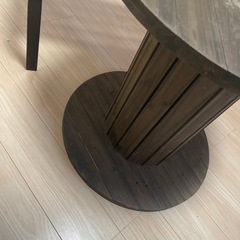 ウッドデスクとウッドベンチの画像