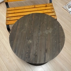 ウッドデスクとウッドベンチの画像