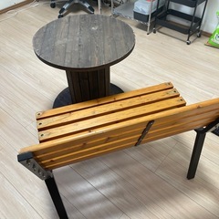 ウッドデスクとウッドベンチの画像