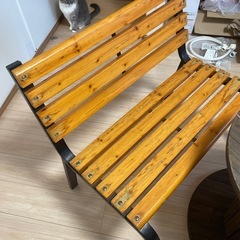 ウッドデスクとウッドベンチの画像