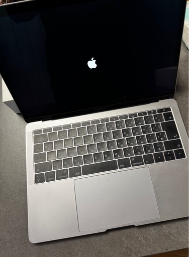マックブックプロ　ノートパソコン　と　iPhone7