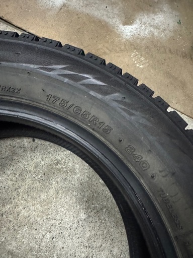 BLIZZAK VRX2 スタッドレスタイヤ 175/65R15 4本セット