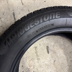 ブリヂストン スタッドレスタイヤ 195/65R15 4本セットの画像