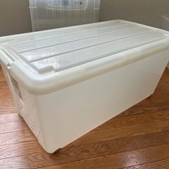 キャスター付きクリアボックス2個
の画像