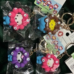 サンリオキャラクターズ ミャクミャクなりきり立体マスコットカラーキーホルダーの画像
