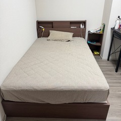 ベッドとマットレスの画像