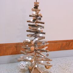 流木クリスマスツリーの画像