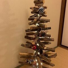 流木クリスマスツリーの画像
