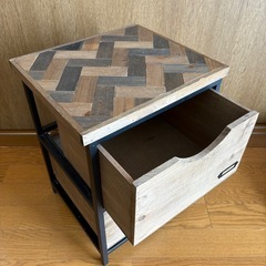 salut ミニチェストの画像