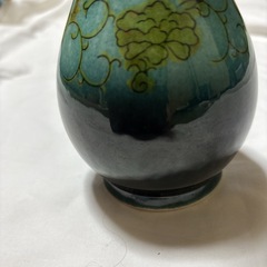 深い翠の一輪挿しの画像