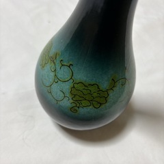 深い翠の一輪挿しの画像