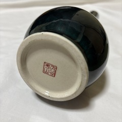 深い翠の一輪挿しの画像