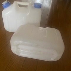 水タンク2個の画像