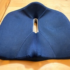 コジット　腰痛対策クッション ブラウン、ブルー　3点の画像