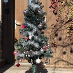 ピンクのオーナメントつき❣️クリスマスツリーの画像